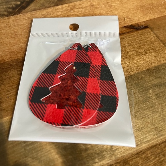 NWT Christmas Buffalo plaid earrings - Picture 2 of 2